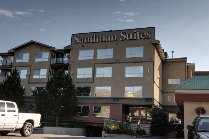 Sandman Hotel Vernon Exterior photo